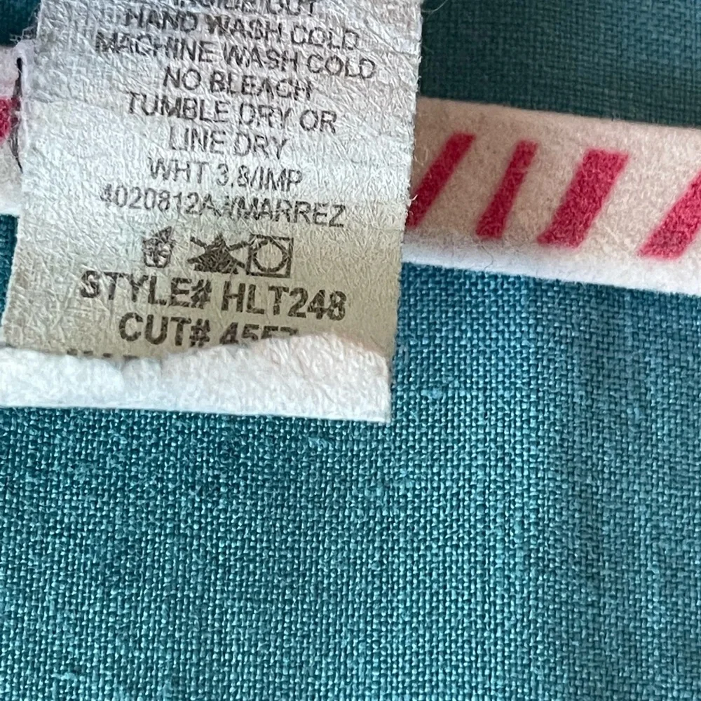 Size large, but more like a 2X please teal linen shirt - Picture 12 of 12